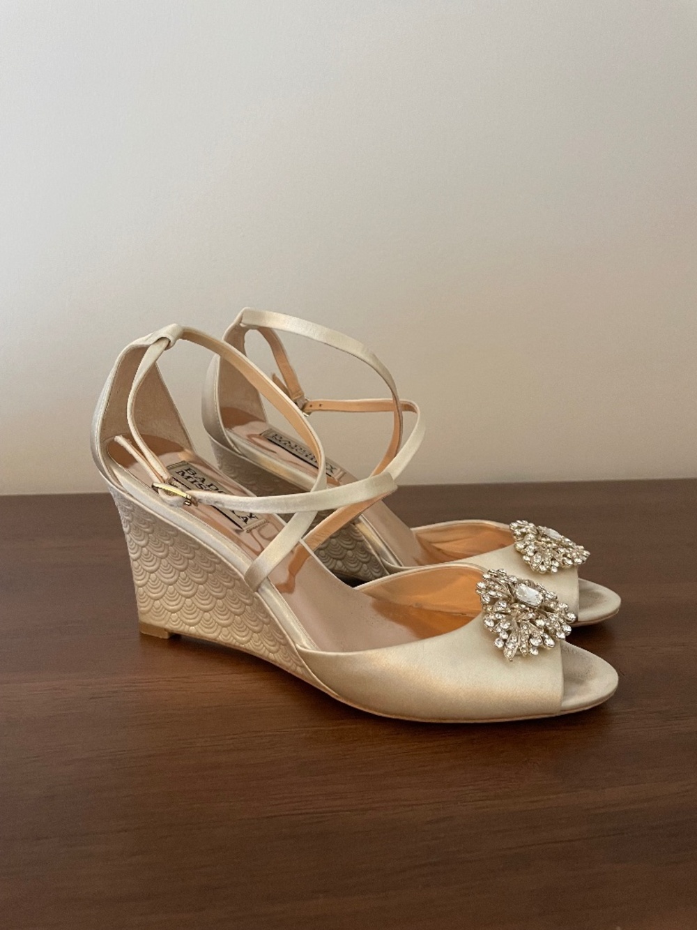 Badgley Mischka Size 6.5 Women’s Bridal Wedge Sandal
